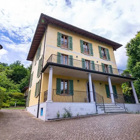 Affittacamere La Con Vista Al Secondo Piano Della Isabella Stresa