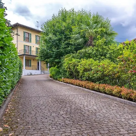La Con Vista Al Secondo Piano Della Isabella * Stresa