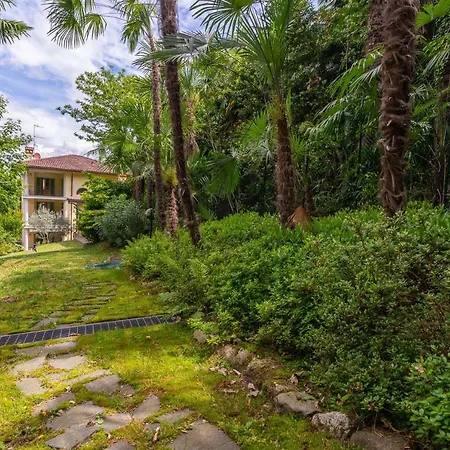 The Camelia, Our With View, Private Bathroom And Dedicated Parking At The Isabella