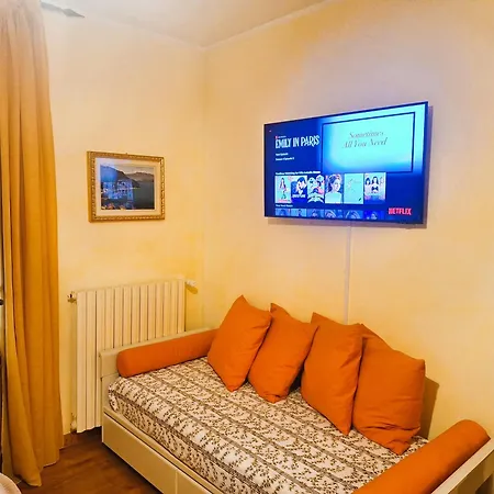 The Camelia, Our With View, Private Bathroom And Dedicated Parking At The Isabella