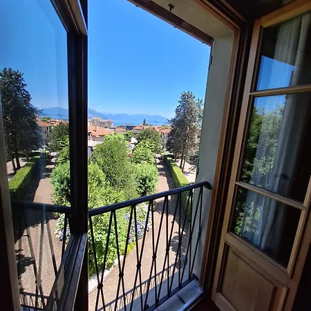 La Camelia, La Nostra Tripla Con Vista Lago, Al Secondo Piano Della Isabella *
