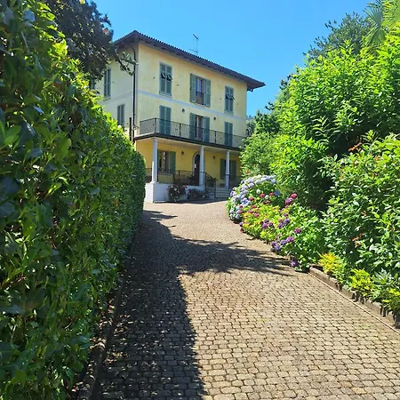 La Camelia, La Nostra Tripla Con Vista Lago, Al Secondo Piano Della Isabella Gasthof Stresa