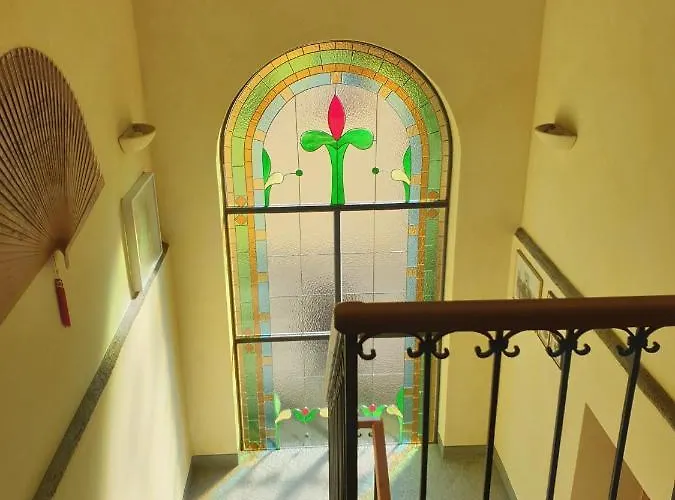 The Camelia, Our With View, Private Bathroom And Dedicated Parking At The Isabella ゲストハウス 3*