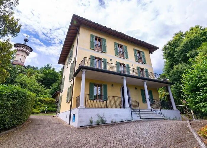 Guest house The Camelia, Our With View, Private Bathroom And Dedicated Parking At The Isabella Stresa