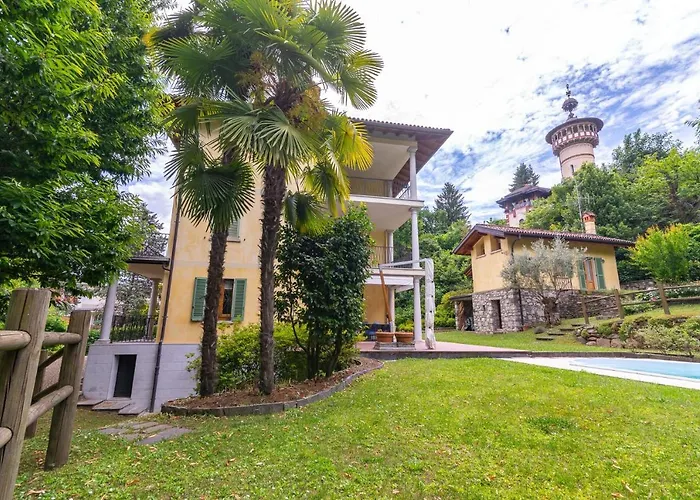 The Camelia, Our With View, Private Bathroom And Dedicated Parking At The Isabella Gasthuis Stresa