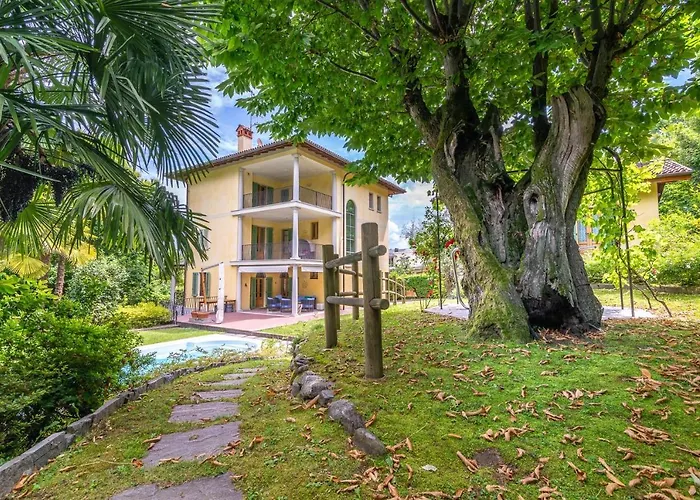 Guest house The Camelia, Our With View, Private Bathroom And Dedicated Parking At The Isabella 3*