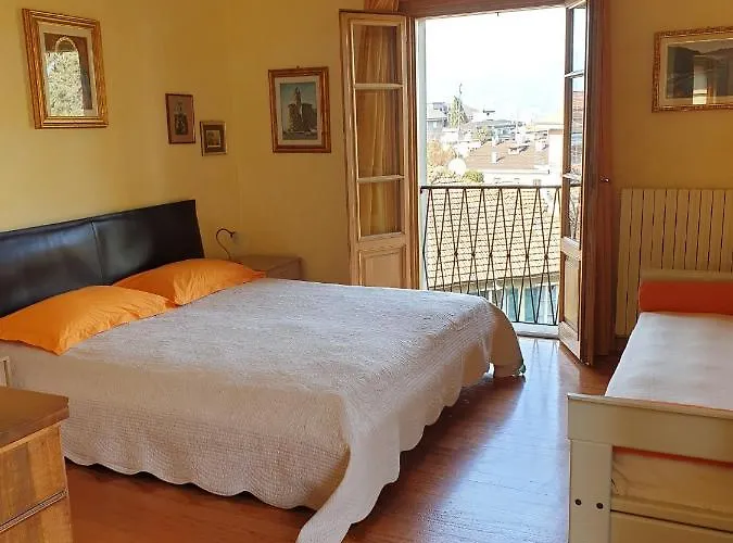 The Camelia, Our With View, Private Bathroom And Dedicated Parking At The Isabella 3* ستريزا