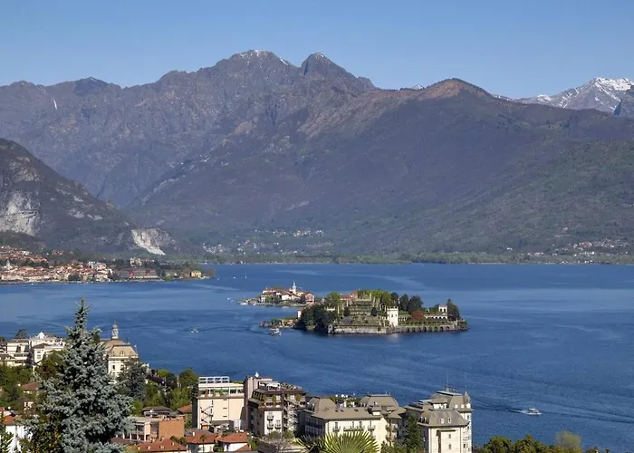 The Camelia, Our With View, Private Bathroom And Dedicated Parking At The Isabella Stresa