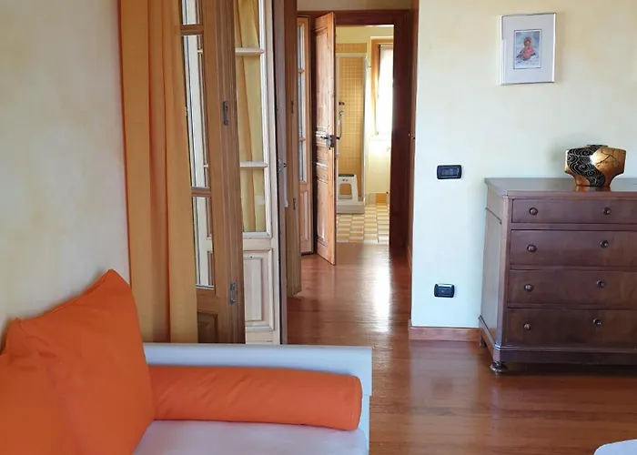 The Camelia, Our With View, Private Bathroom And Dedicated Parking At The Isabella Casa de hóspedes