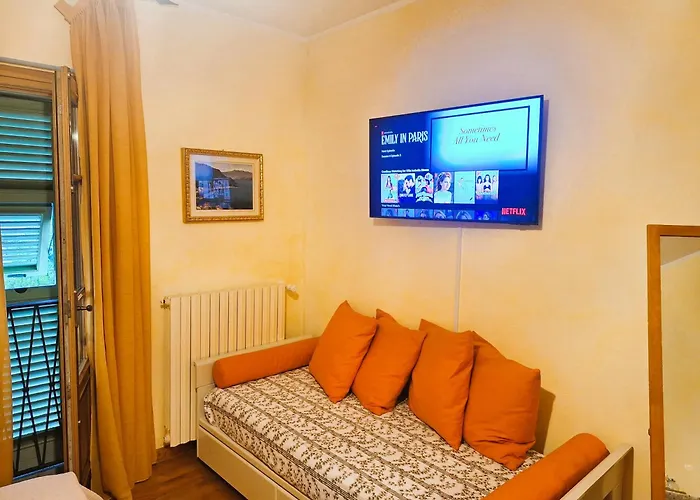 The Camelia, Our With View, Private Bathroom And Dedicated Parking At The Isabella